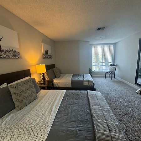 Incredible Two Bedroom Hollywood Apartments Free Parking Los Angeles Extérieur photo