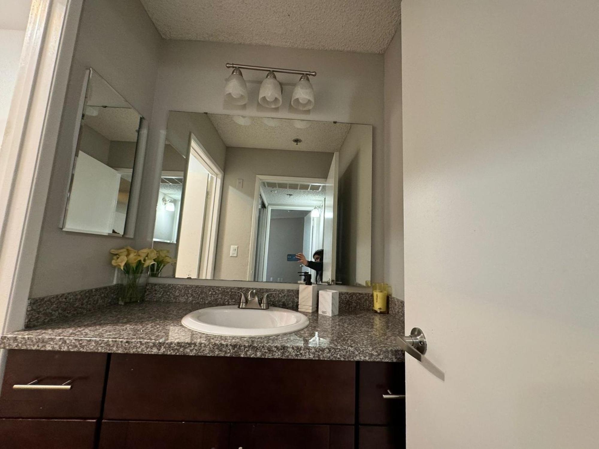 Incredible Two Bedroom Hollywood Apartments Free Parking Los Angeles Extérieur photo