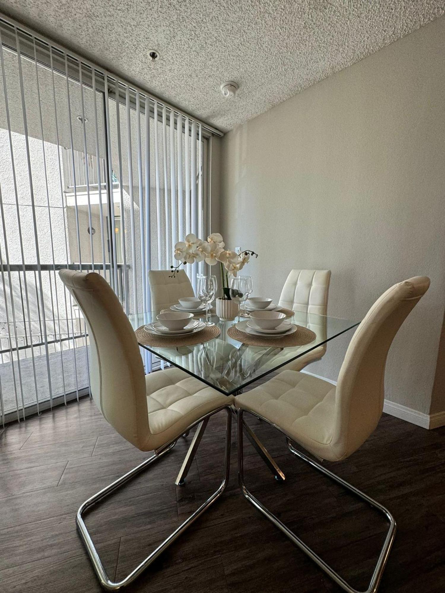Incredible Two Bedroom Hollywood Apartments Free Parking Los Angeles Extérieur photo