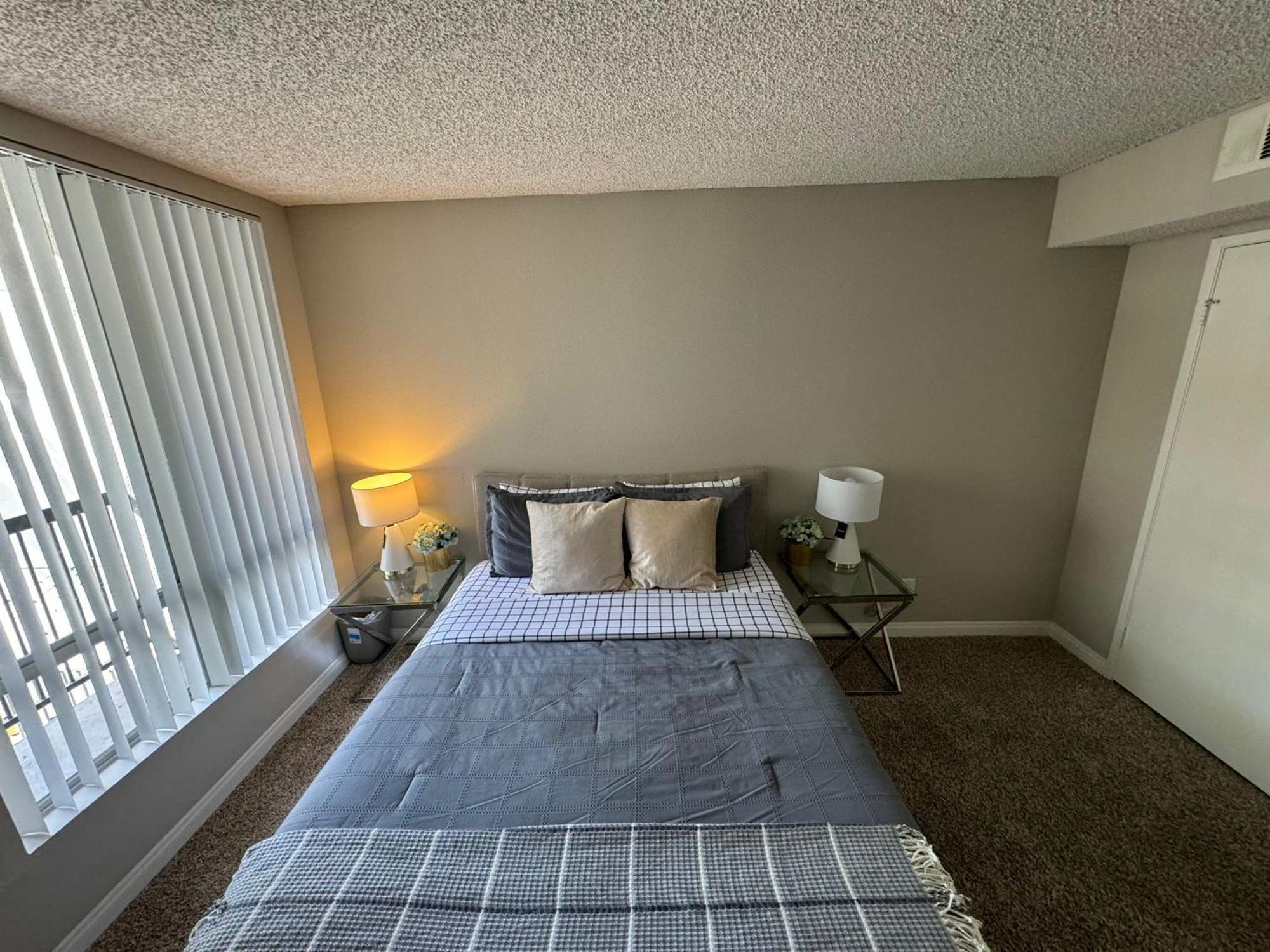 Incredible Two Bedroom Hollywood Apartments Free Parking Los Angeles Extérieur photo