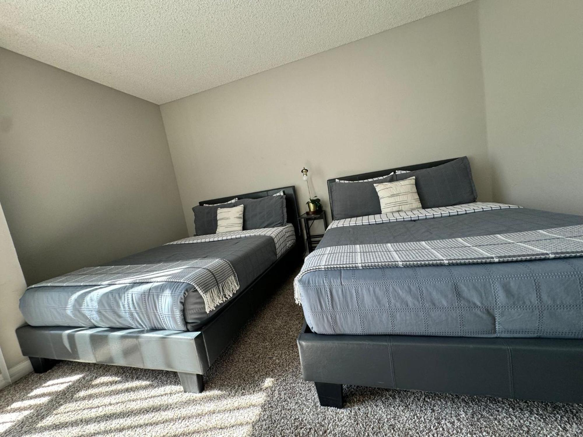 Incredible Two Bedroom Hollywood Apartments Free Parking Los Angeles Extérieur photo