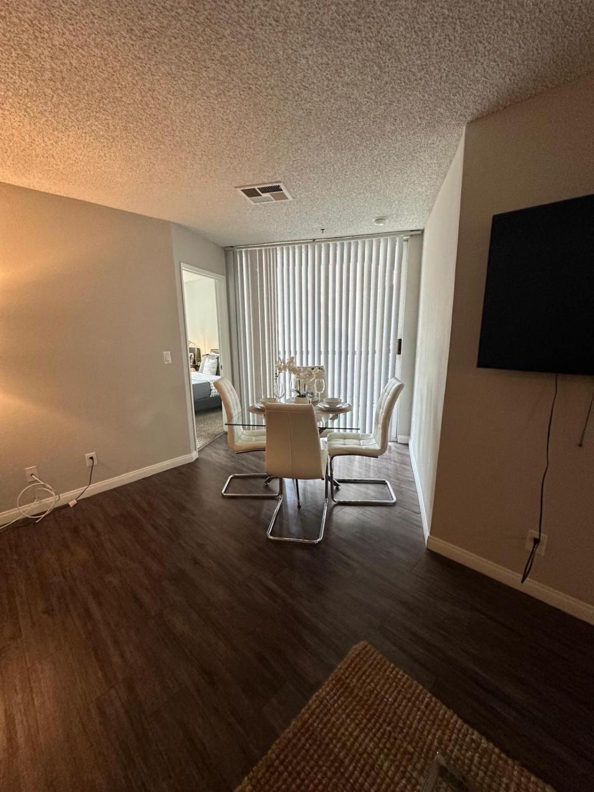 Incredible Two Bedroom Hollywood Apartments Free Parking Los Angeles Extérieur photo