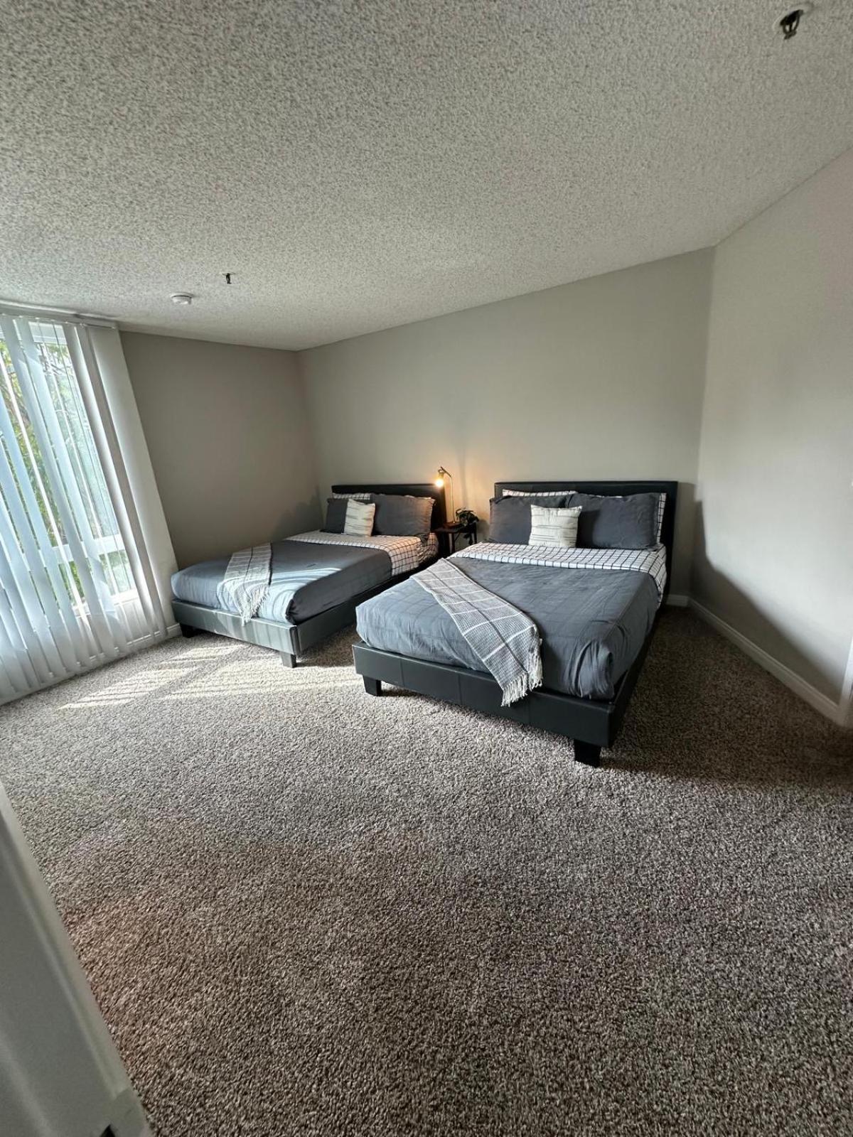 Incredible Two Bedroom Hollywood Apartments Free Parking Los Angeles Extérieur photo