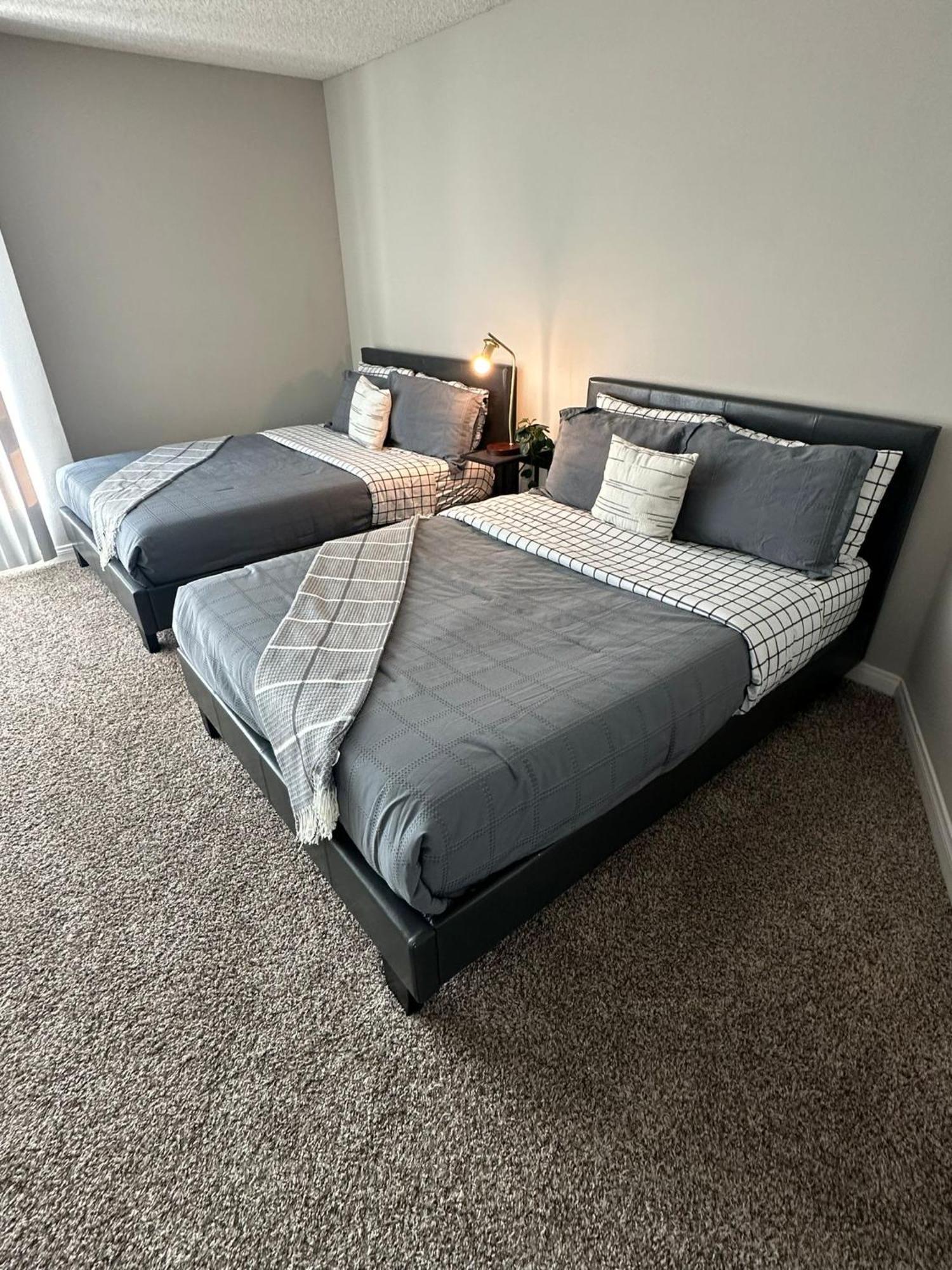 Incredible Two Bedroom Hollywood Apartments Free Parking Los Angeles Extérieur photo
