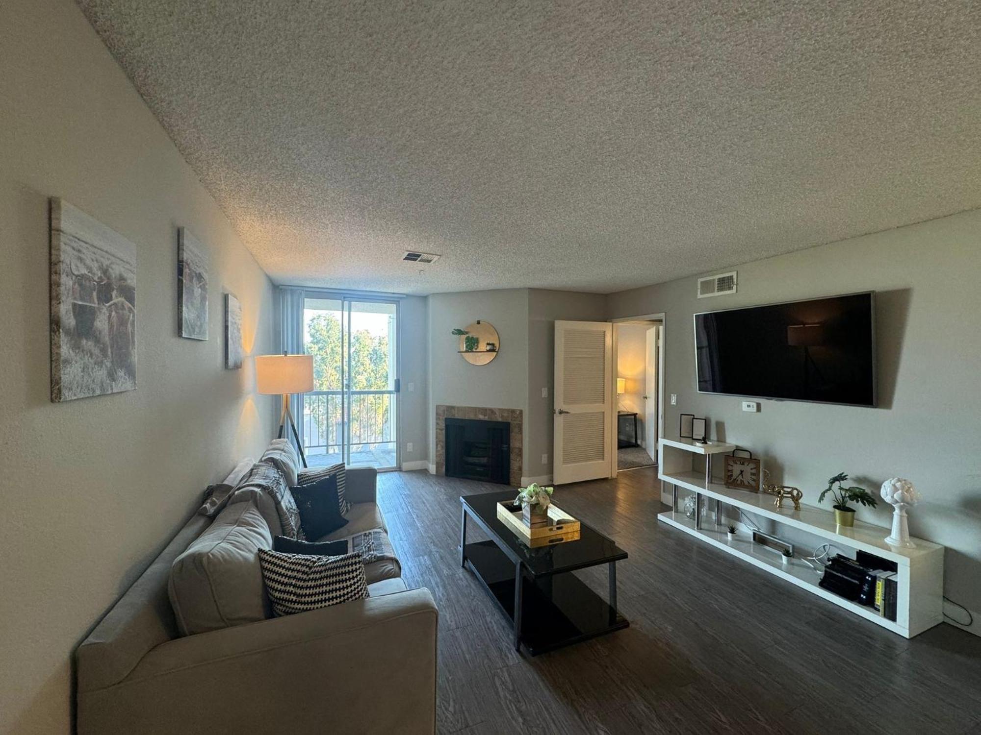 Incredible Two Bedroom Hollywood Apartments Free Parking Los Angeles Extérieur photo