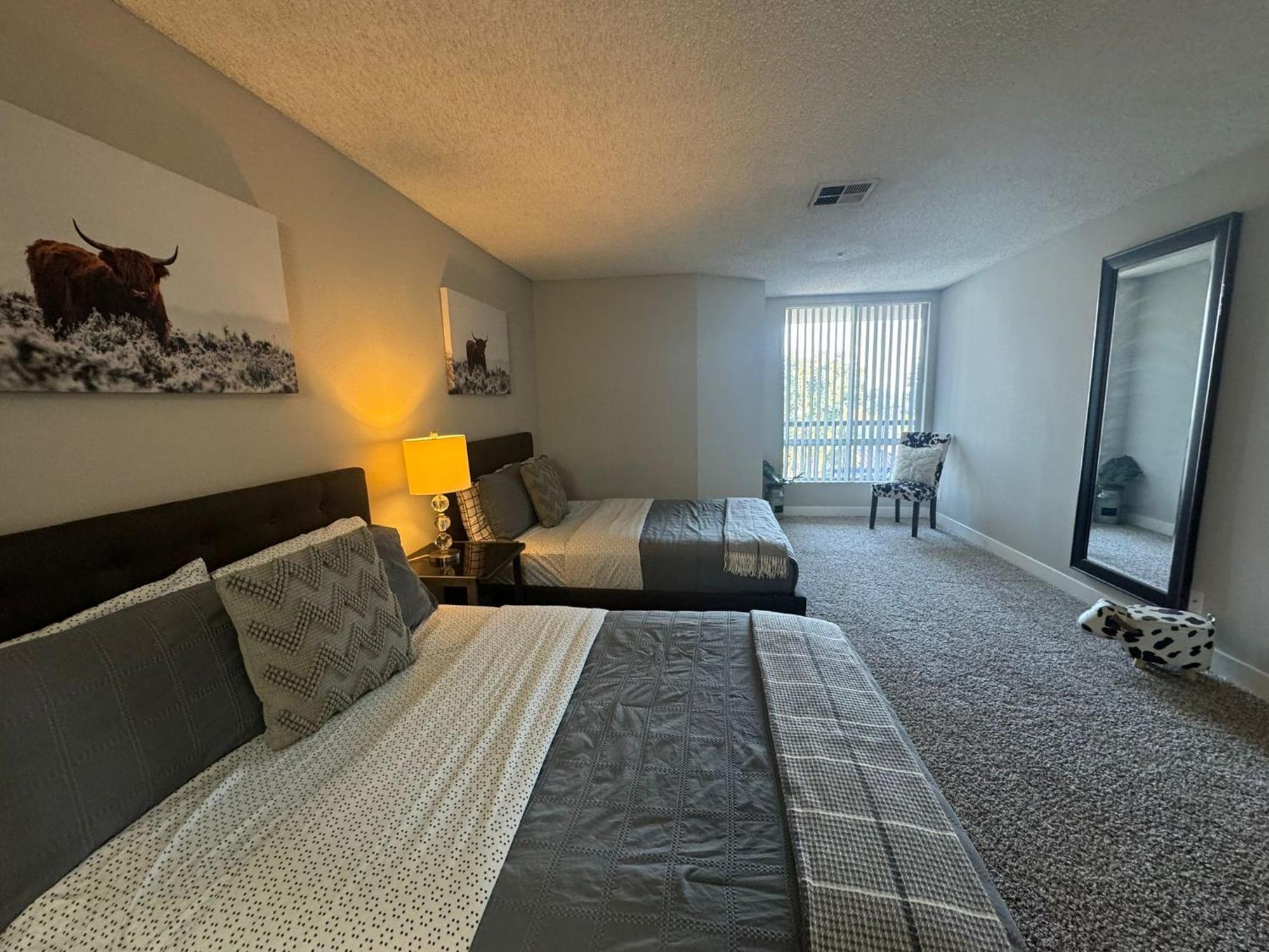 Incredible Two Bedroom Hollywood Apartments Free Parking Los Angeles Extérieur photo