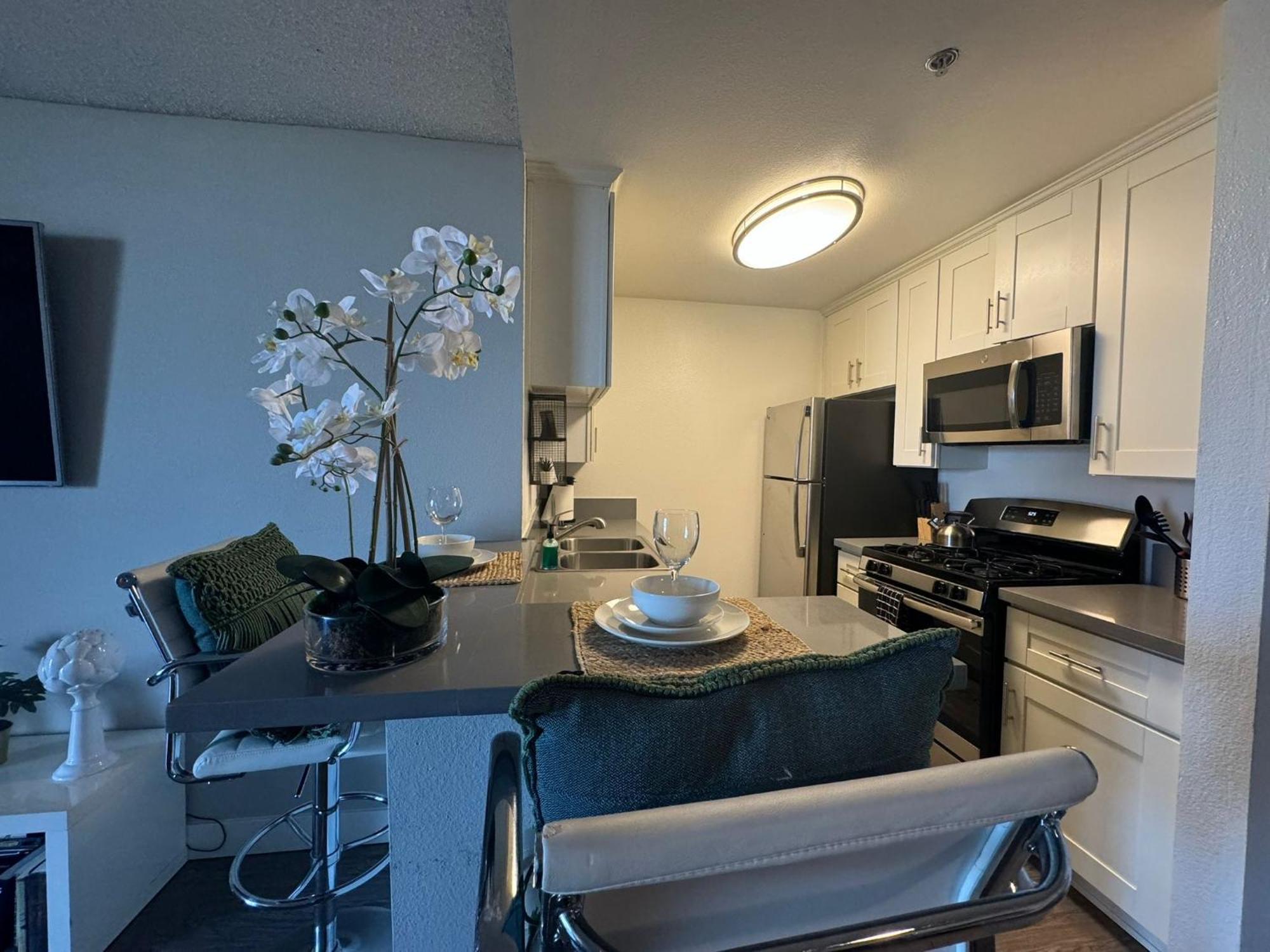 Incredible Two Bedroom Hollywood Apartments Free Parking Los Angeles Extérieur photo
