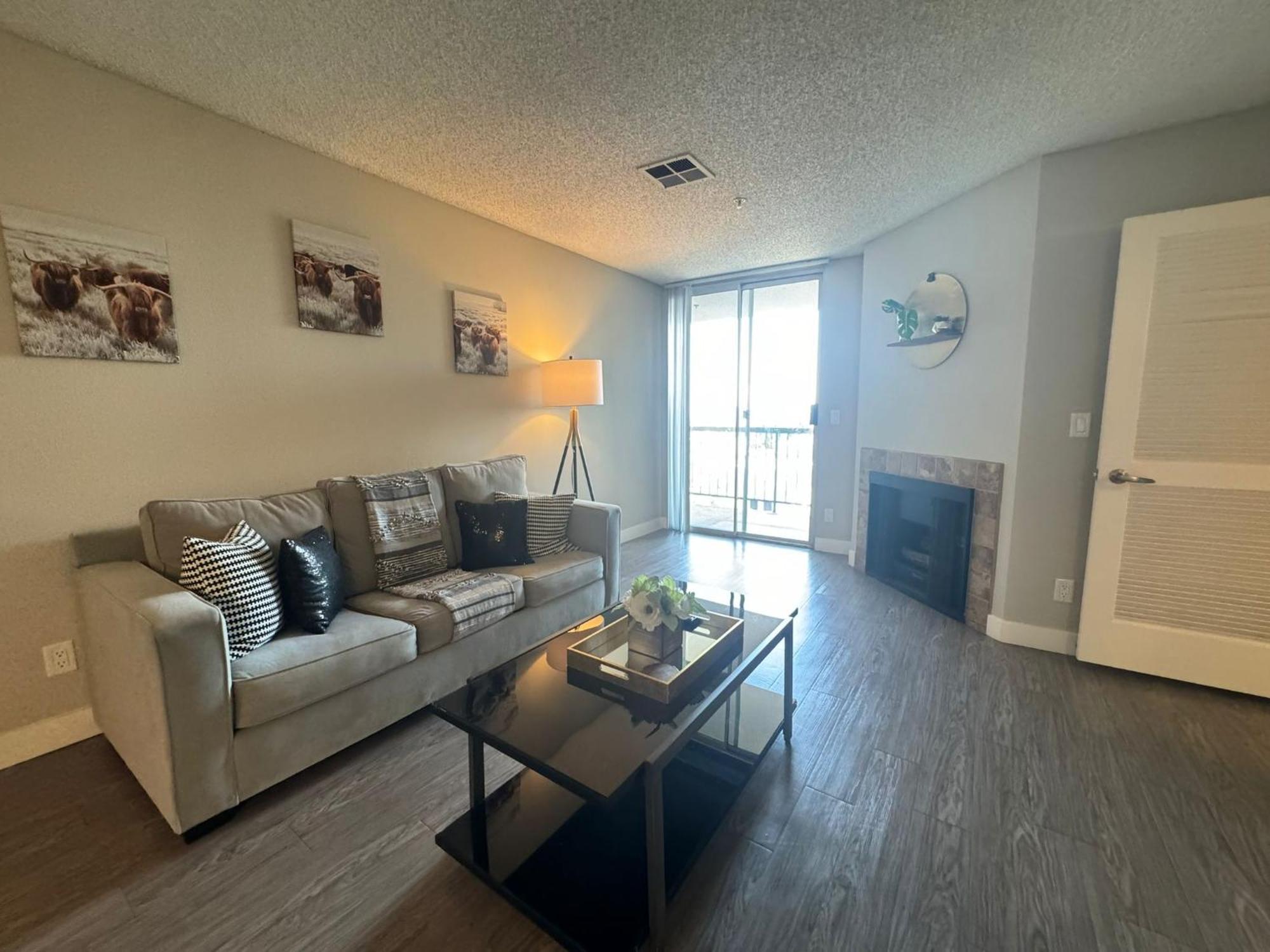 Incredible Two Bedroom Hollywood Apartments Free Parking Los Angeles Extérieur photo