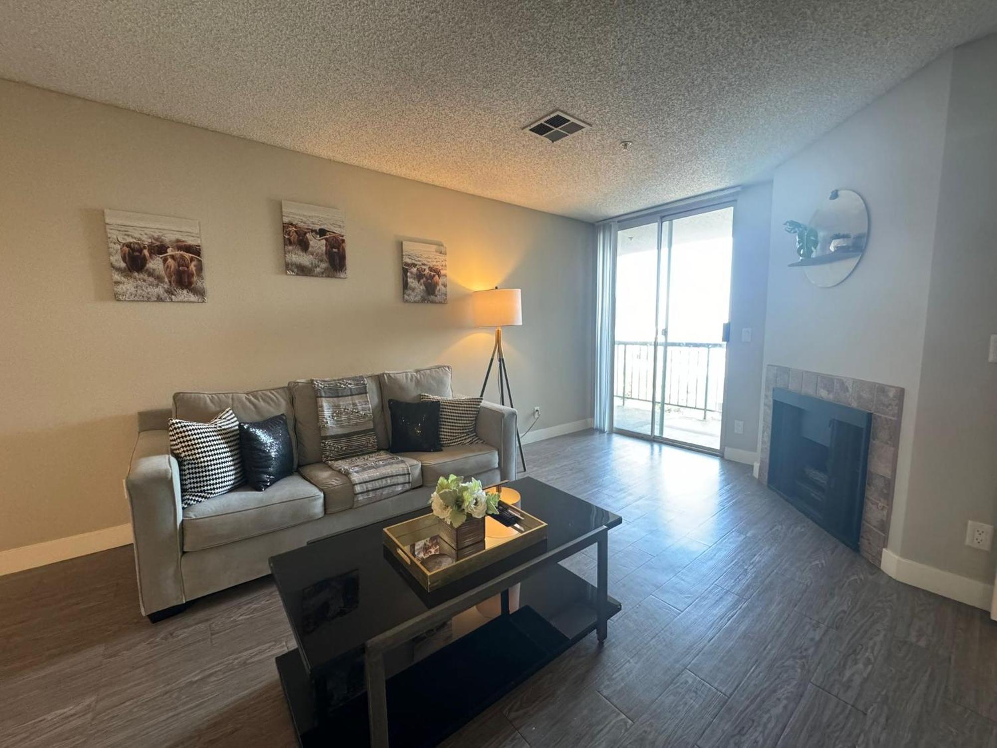 Incredible Two Bedroom Hollywood Apartments Free Parking Los Angeles Extérieur photo