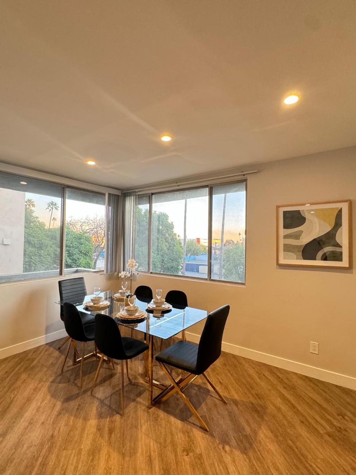 Incredible Two Bedroom Hollywood Apartments Free Parking Los Angeles Extérieur photo