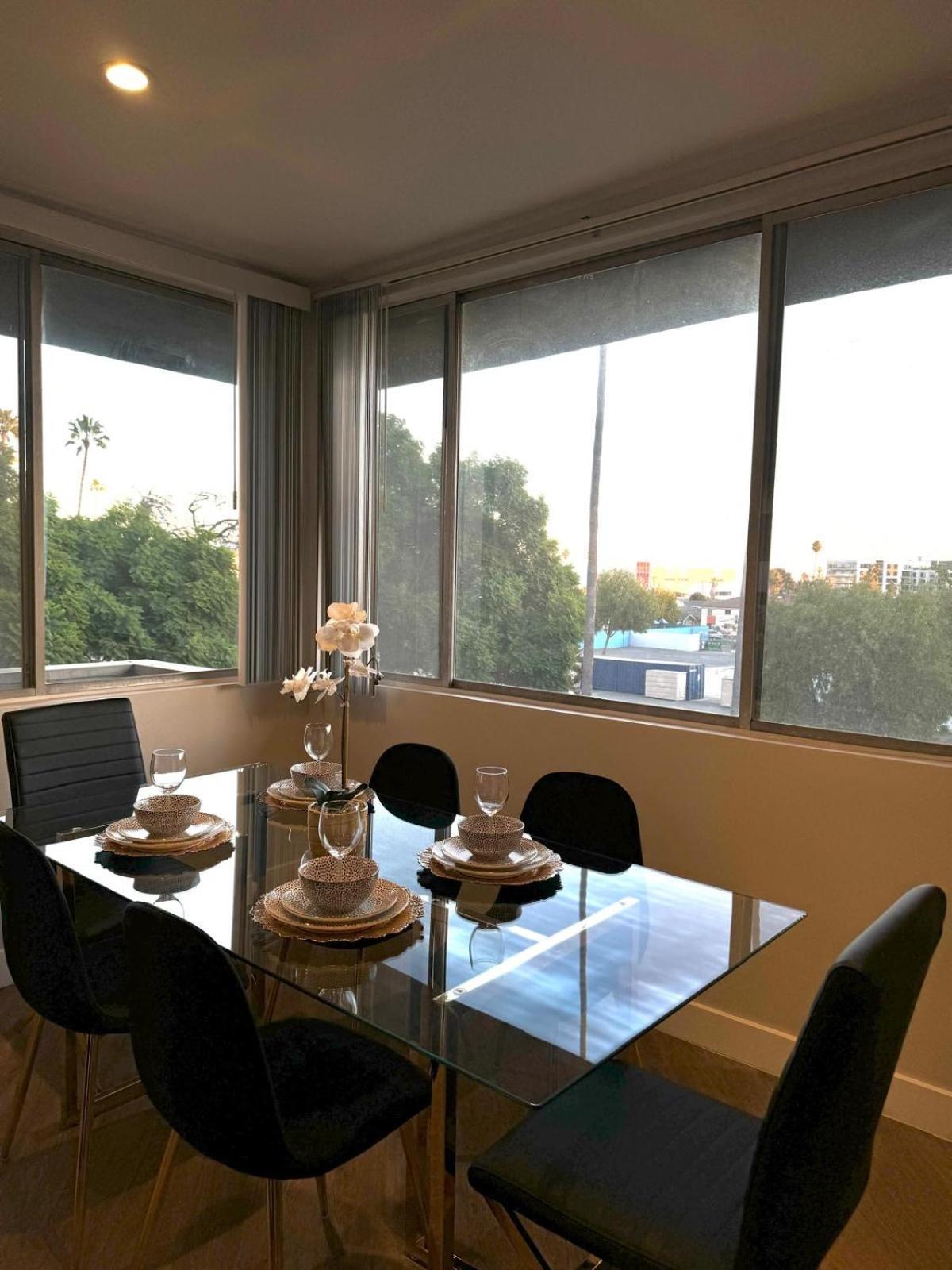 Incredible Two Bedroom Hollywood Apartments Free Parking Los Angeles Extérieur photo
