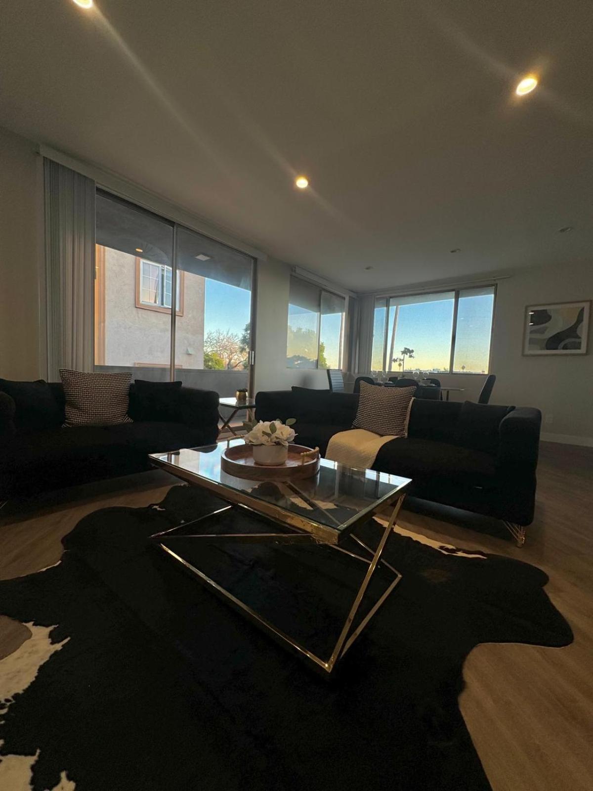 Incredible Two Bedroom Hollywood Apartments Free Parking Los Angeles Extérieur photo