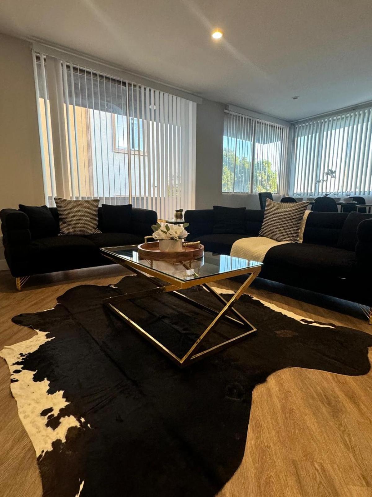 Incredible Two Bedroom Hollywood Apartments Free Parking Los Angeles Extérieur photo