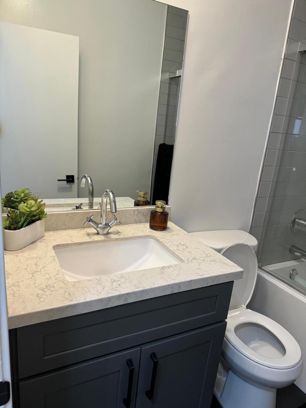 Incredible Two Bedroom Hollywood Apartments Free Parking Los Angeles Extérieur photo
