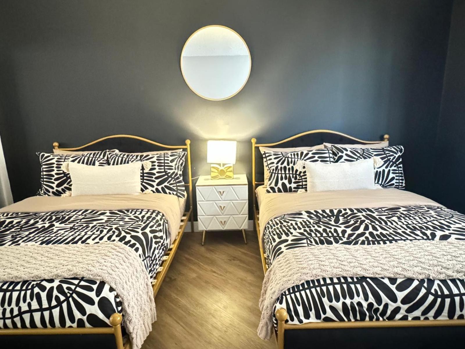 Incredible Two Bedroom Hollywood Apartments Free Parking Los Angeles Extérieur photo